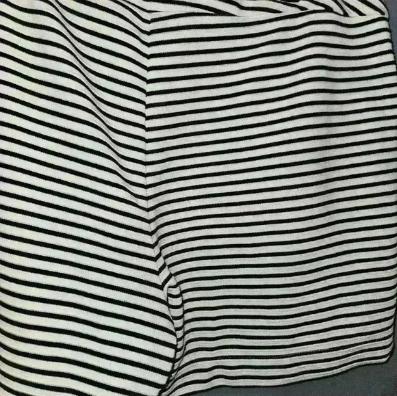 Darjoni Womans Striped Shorts Size XL - Picture 6 of 10